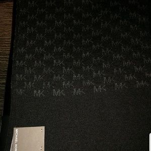 MICHAEL KORS SCARF MUFFLER NWT BLACK/GRAY